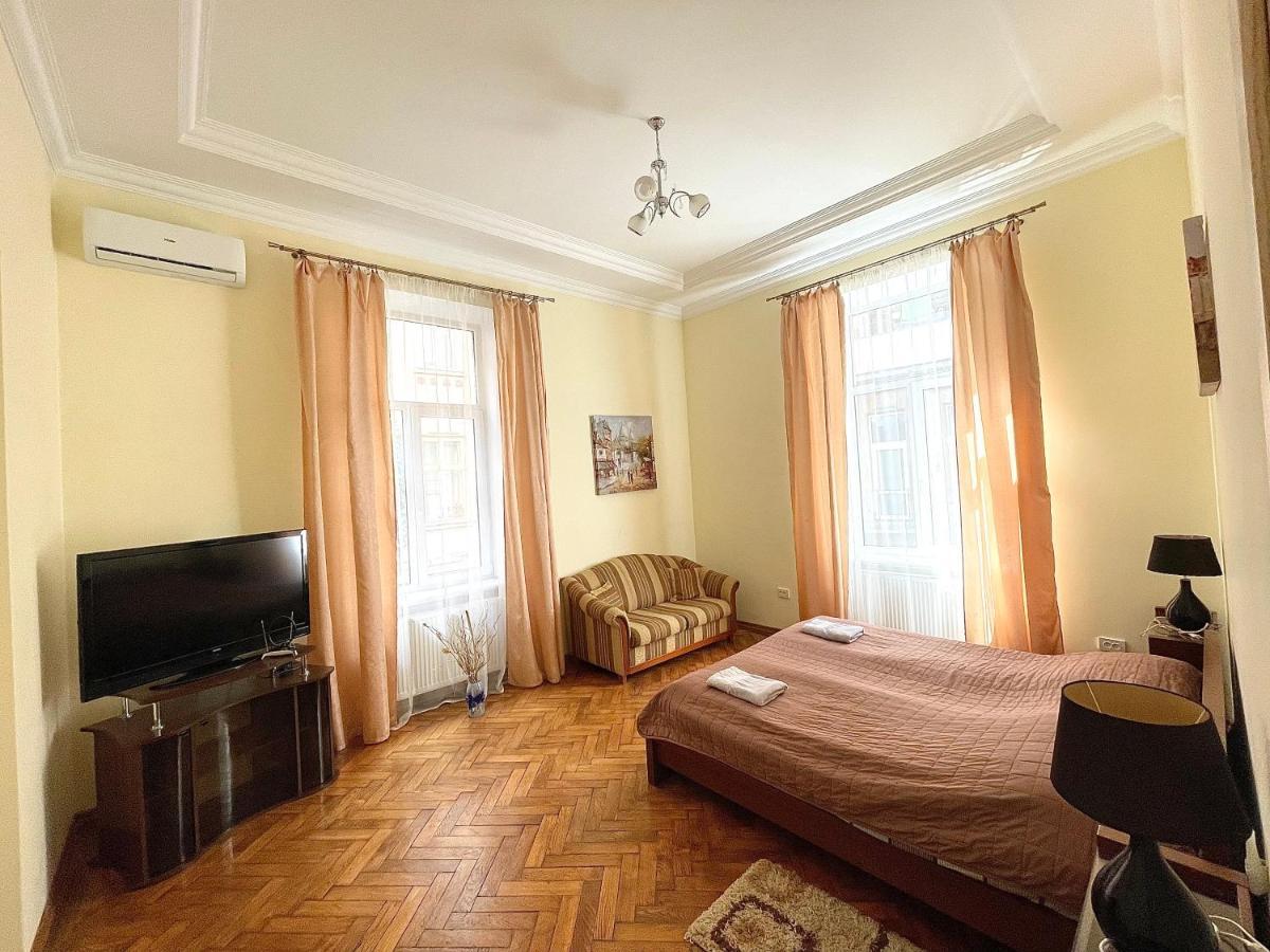 3 Rooms Apartments In The City Centr Lviv Eksteriør billede