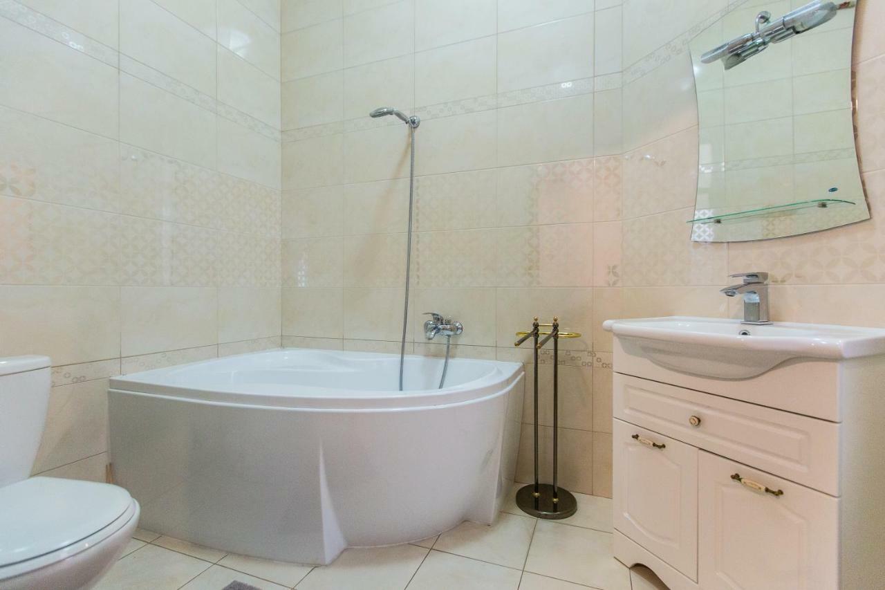 3 Rooms Apartments In The City Centr Lviv Eksteriør billede
